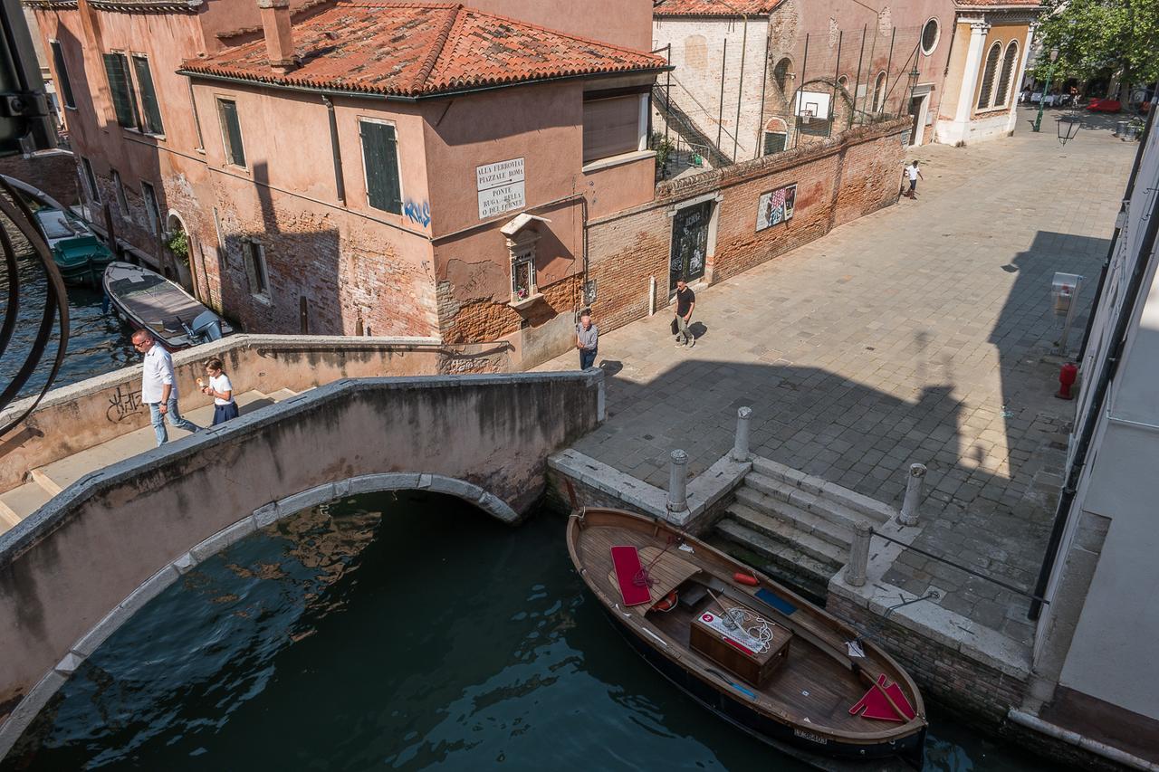 Ca' Dandolo, Affaccio Sul Canale Venice Luaran gambar